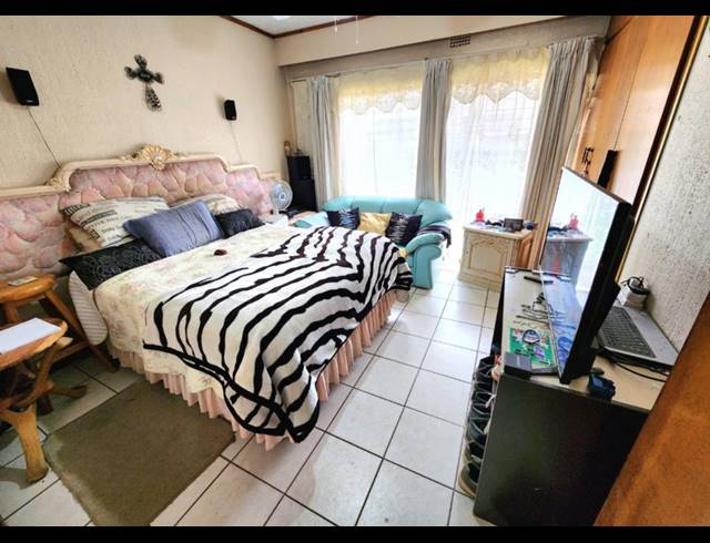 3 BEDROOM HOUSE FOR SALE IN MAYBERRY PARK